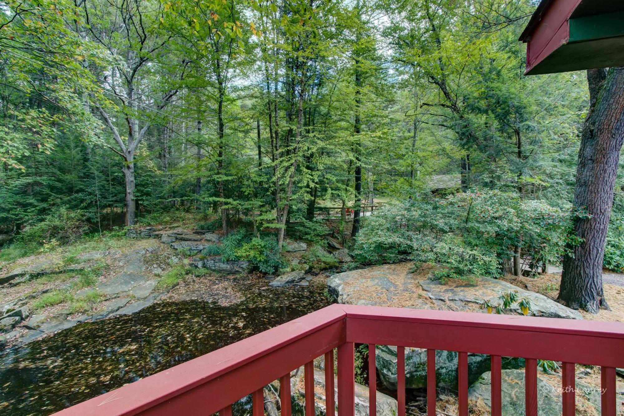 Magnolia Streamside Resort Canadensis Rom bilde