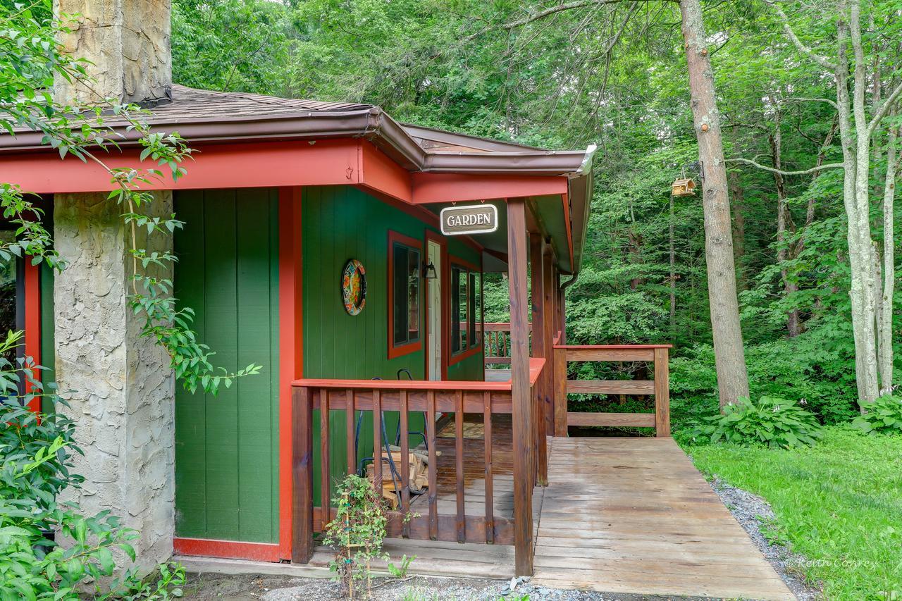 Magnolia Streamside Resort Canadensis Rom bilde